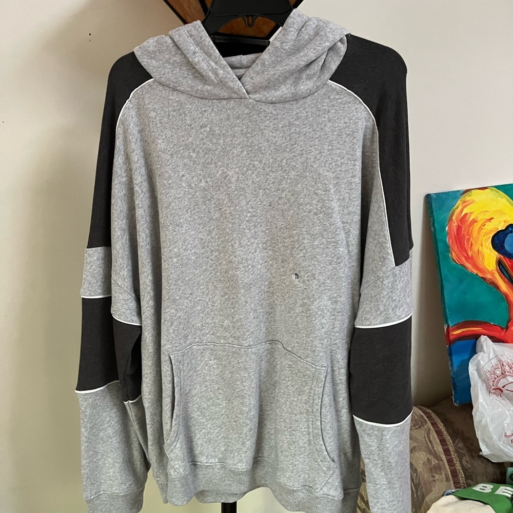 American Eagle men’s Gray Hoodie New XL